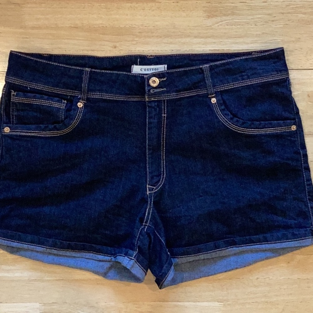Plus size denim shorts, 3XL, like NEW.